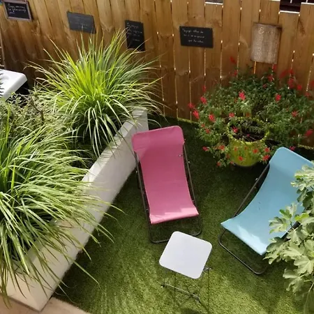 Avec Et Petit-dejeuner En Lisiere De Foret Hotel