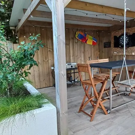 Avec Et Petit-dejeuner En Lisiere De Foret